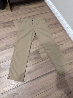 Under Armour Khaki Tech Pants Loose 34x32 Mens All Seasons Gear Golf Preformance